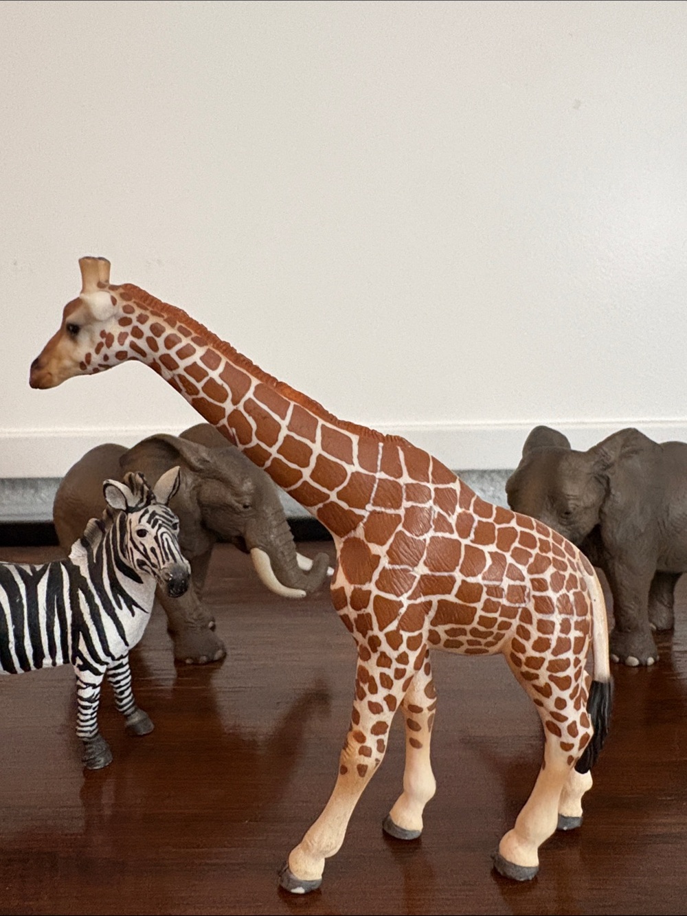 SCHLEICH Safari Animal Figures Elephants, Lion, Giraffe, Zebra - Picture 4 of 15